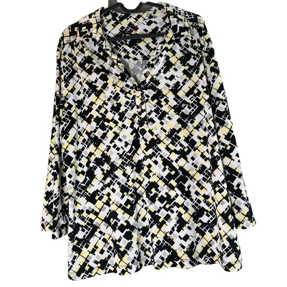 Geometric printed 3/4 button down sz XL‎